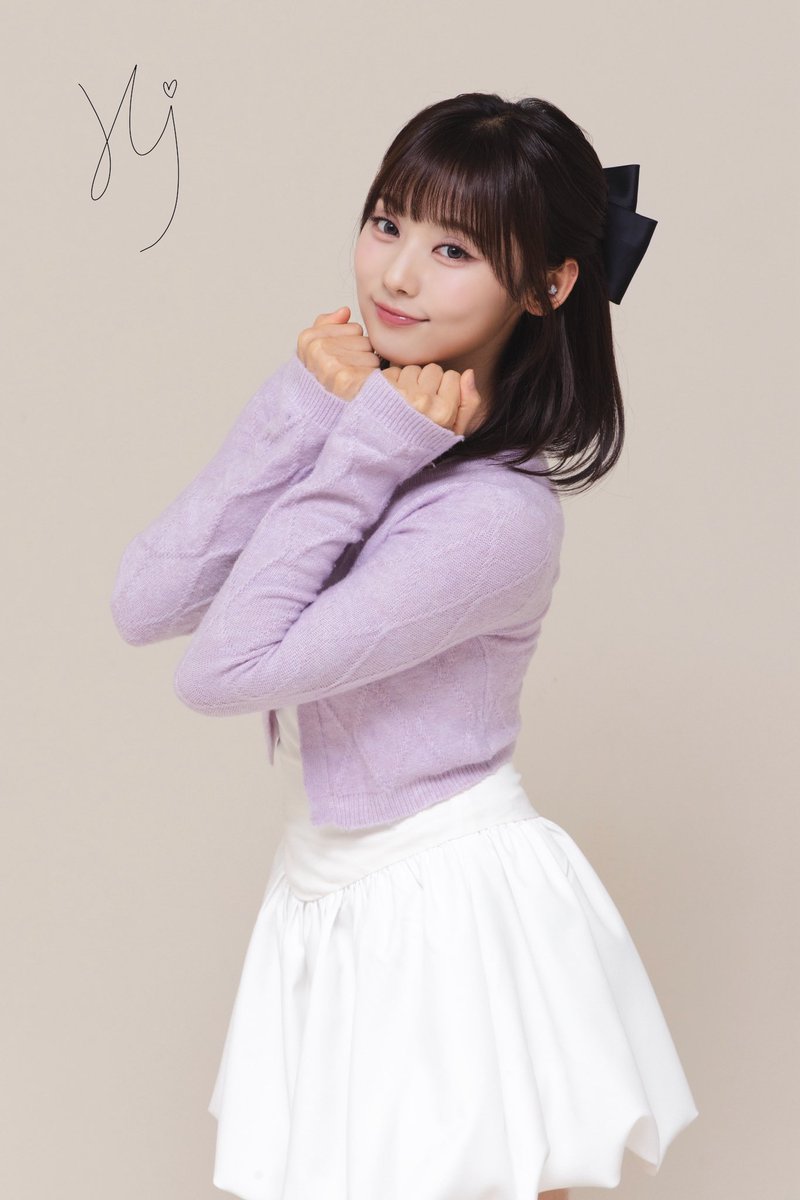 ✨HAPPY BIRTHDAY HYEONJU✨

#UNIS #유니스 
#HYEONJU #진현주 
#HAPPY_HYEONJU_DAY