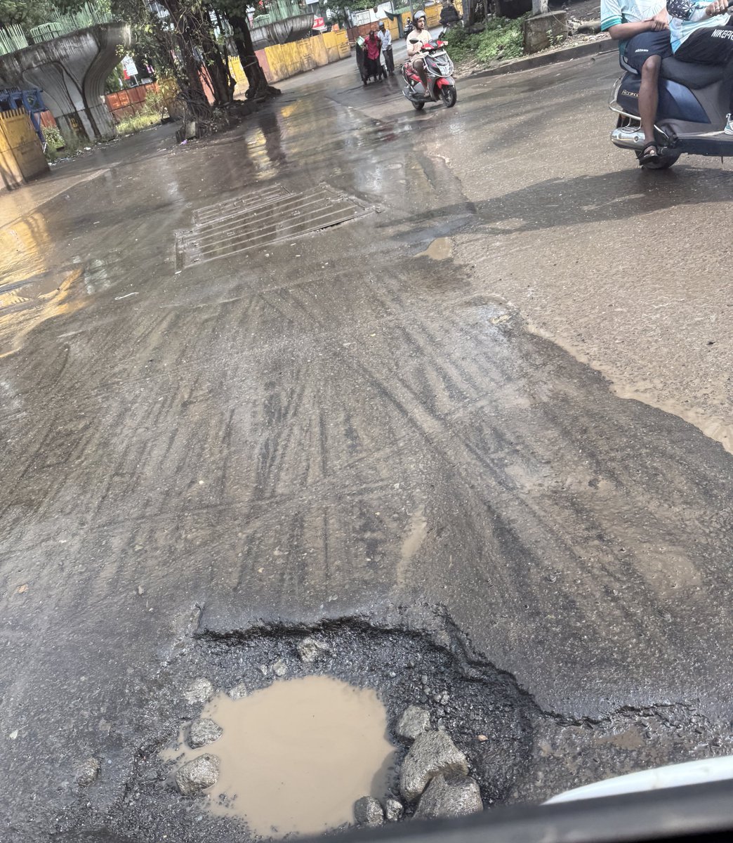 MNCDFanonymous's tweet image. This crater was just filled by @mybmc in last 2 days and this is it today and that’s the quality work done by the great contractor no accountability left even if some one dies . We urge @mihirkotecha  ji to intervene Loc- Outside Runwal Greens Mulund #MNCDFCollective