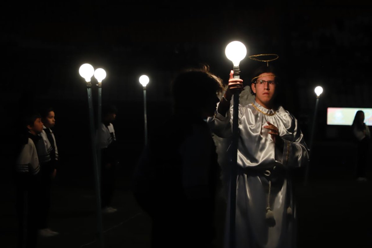 Casi 20 mil personas rezaron juntas en la 71 edición del Rosario Viviente, en León, Gto... El tema central fue la Esperanza <a href="/ELPODERNOTICIAS/">El Poder de las Noticias León</a> <a href="/LauraEzquerra1/">Laura Ezquerra</a>