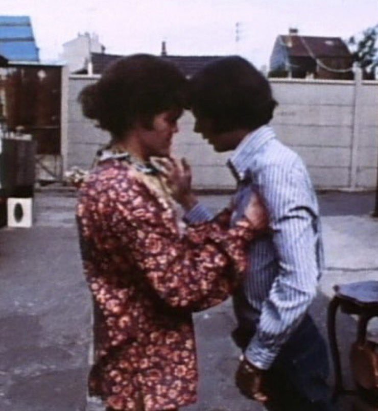 Mails_Mind's tweet image. That annoying ass couple in the hallways