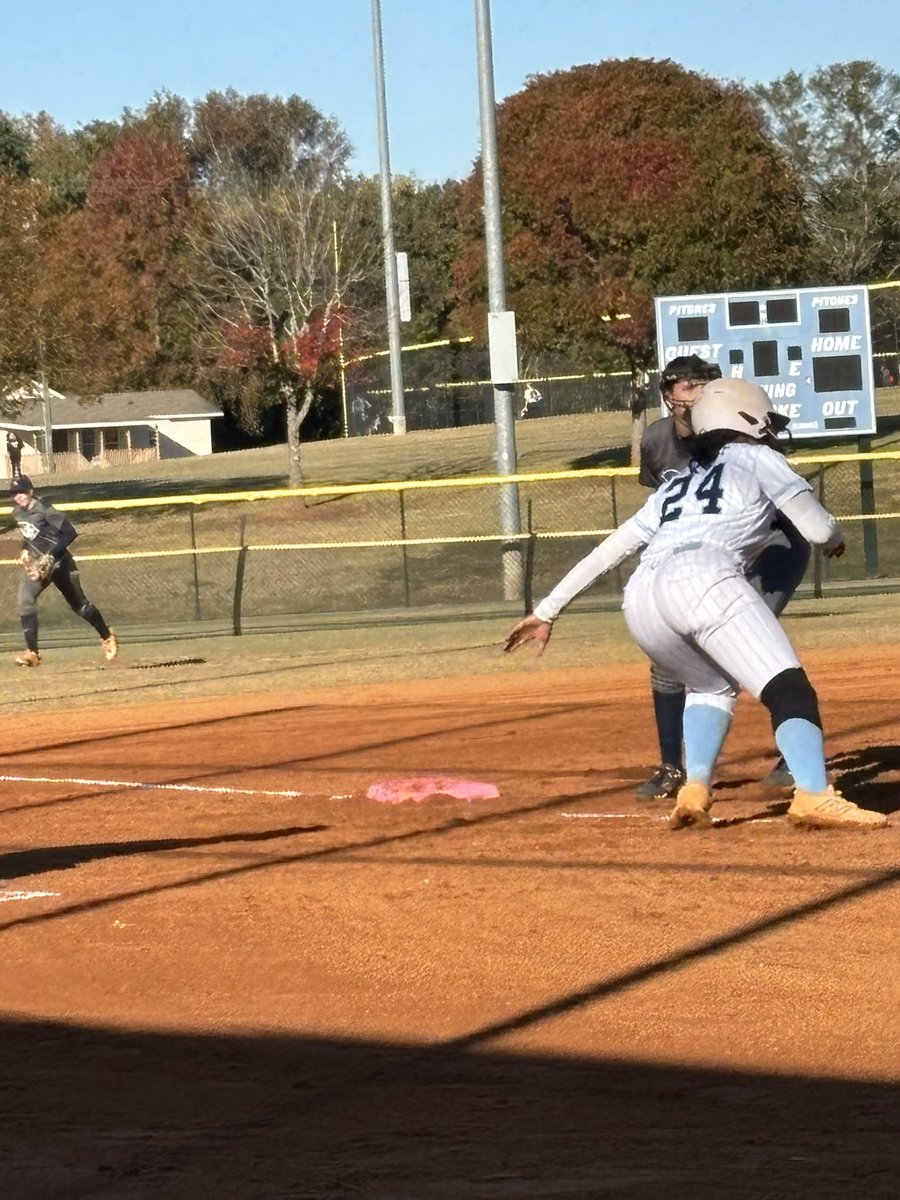 aniyahcopney24's tweet photo. Great Weekend with @NCProspectsSB and @CoachMckenzie2 !! We went 5-0 in the Fall Sizzler, and won the Championship! Also a great day today at the @jcsusoftball camp. Amazing campus and energy from the coaches and the girls! https://t.co/KrpBAmndnC
