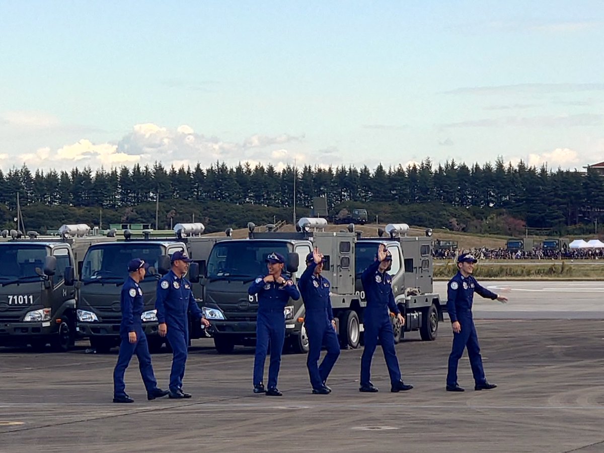 ブルーインパルス展示飛行終了
お疲れ様でした。
#入間航空祭 
#入間基地