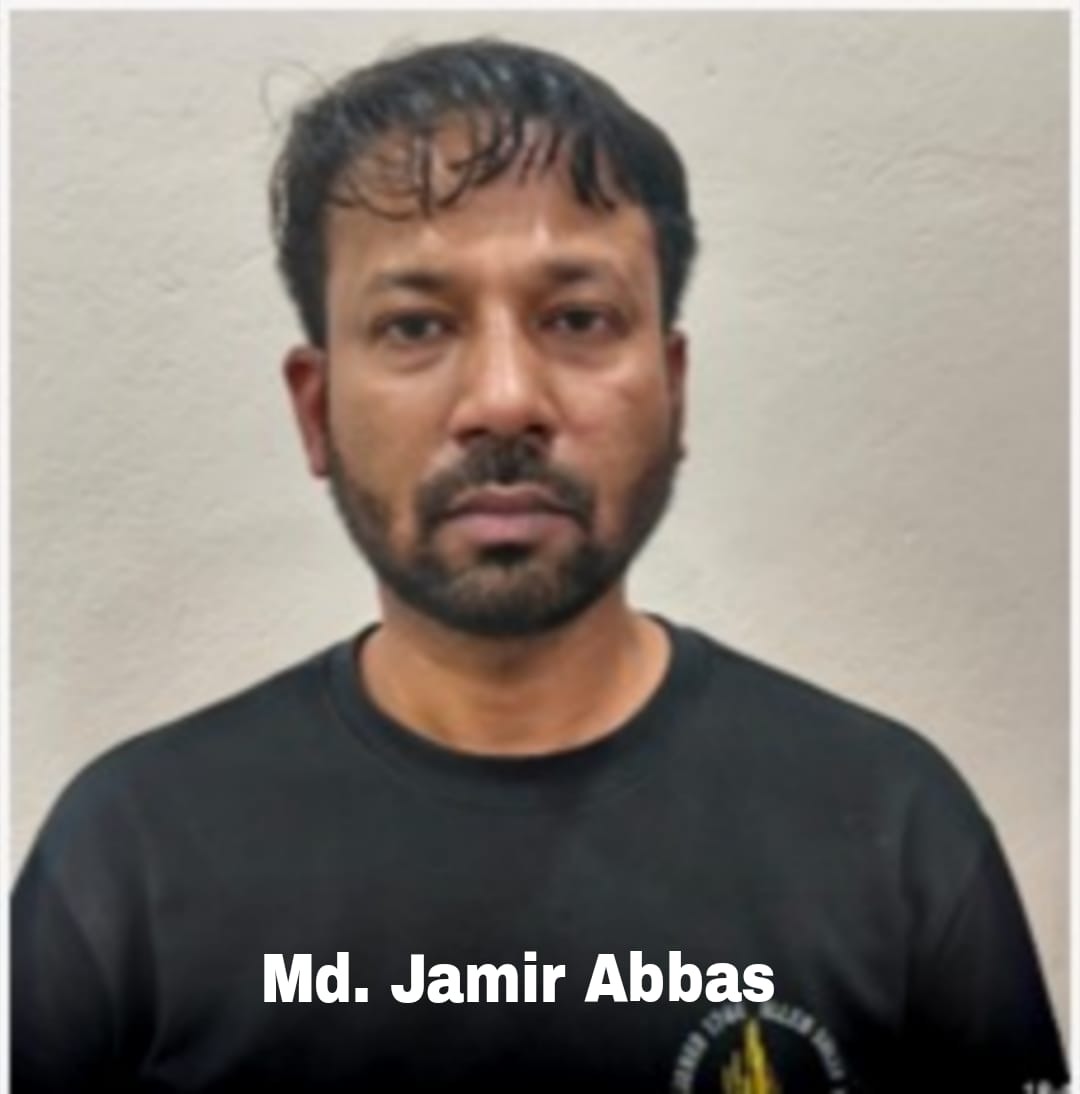 WBPolice's tweet image. প্রেমে পড়বেন বুঝেশুনে! 

পরিচয়, প্রেম, পরিণয়। অর্থাৎ, সাত পাকে বাঁধা। চেনা পথ তো? তবে আজকে অন্য পথের কাহিনি। যার ছকটা হল– পরিচয়, প্রেম, প্রতারণা। লক্ষ লক্ষ টাকার প্রতারণা, সঙ্গে রীতিমত ‘ইমোশনাল অত্যাচার’।  

কেসটা যখন প্রথম হুগলী পুলিশ (গ্রামীণ)-এর সাইবার গোয়েন্দাদের হাতে…