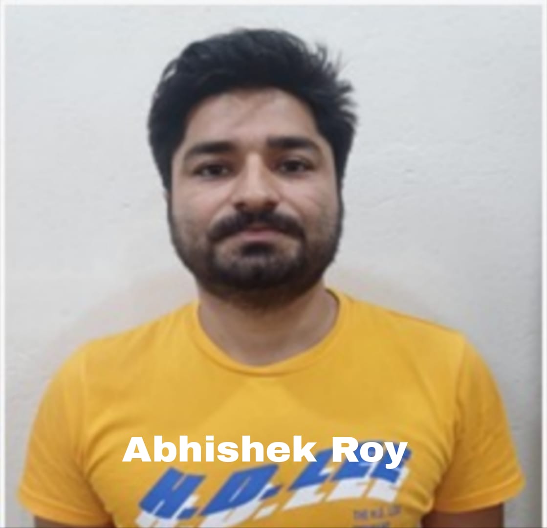 WBPolice's tweet image. প্রেমে পড়বেন বুঝেশুনে! 

পরিচয়, প্রেম, পরিণয়। অর্থাৎ, সাত পাকে বাঁধা। চেনা পথ তো? তবে আজকে অন্য পথের কাহিনি। যার ছকটা হল– পরিচয়, প্রেম, প্রতারণা। লক্ষ লক্ষ টাকার প্রতারণা, সঙ্গে রীতিমত ‘ইমোশনাল অত্যাচার’।  

কেসটা যখন প্রথম হুগলী পুলিশ (গ্রামীণ)-এর সাইবার গোয়েন্দাদের হাতে…