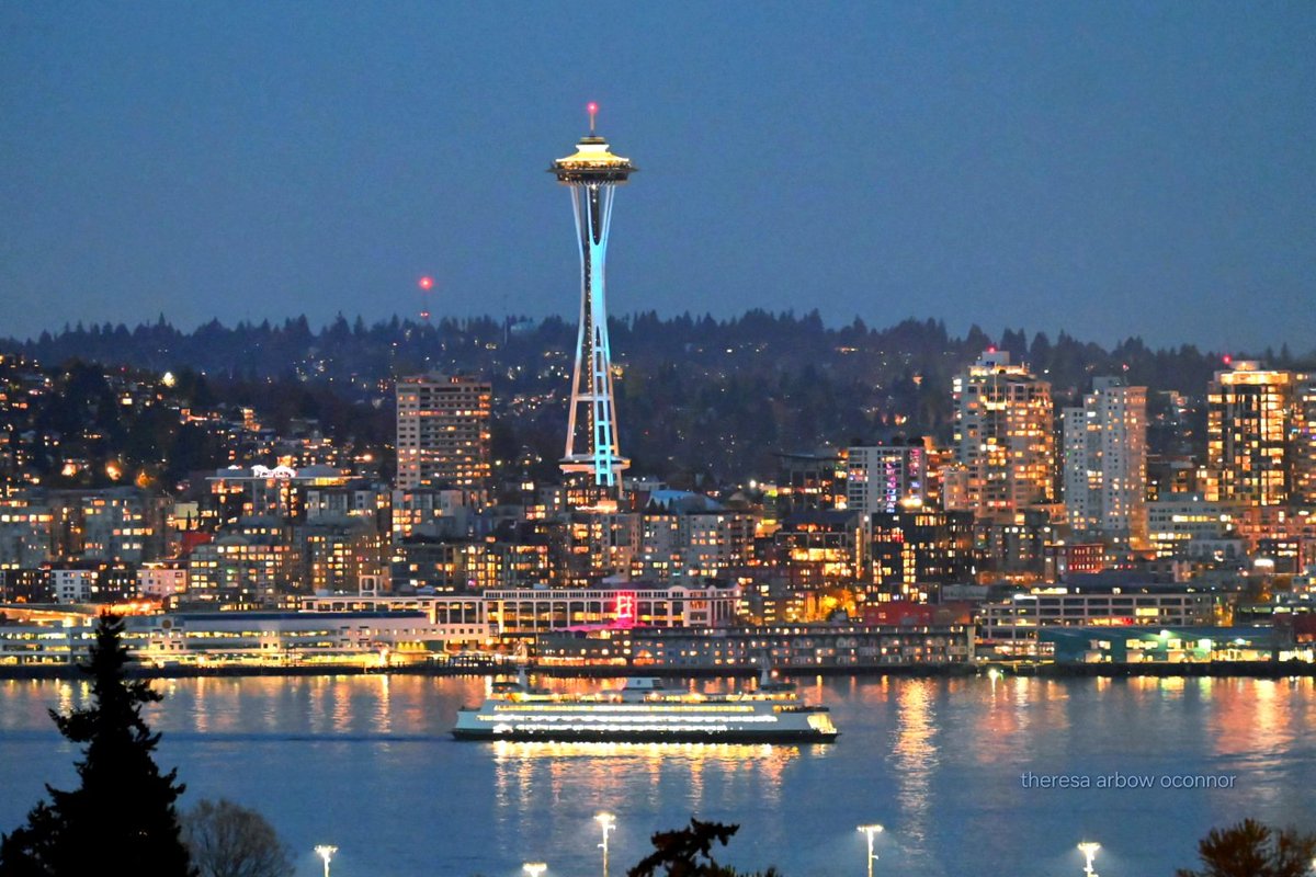 TheresaArbowOC's tweet image. Pretty glow tonight ♡