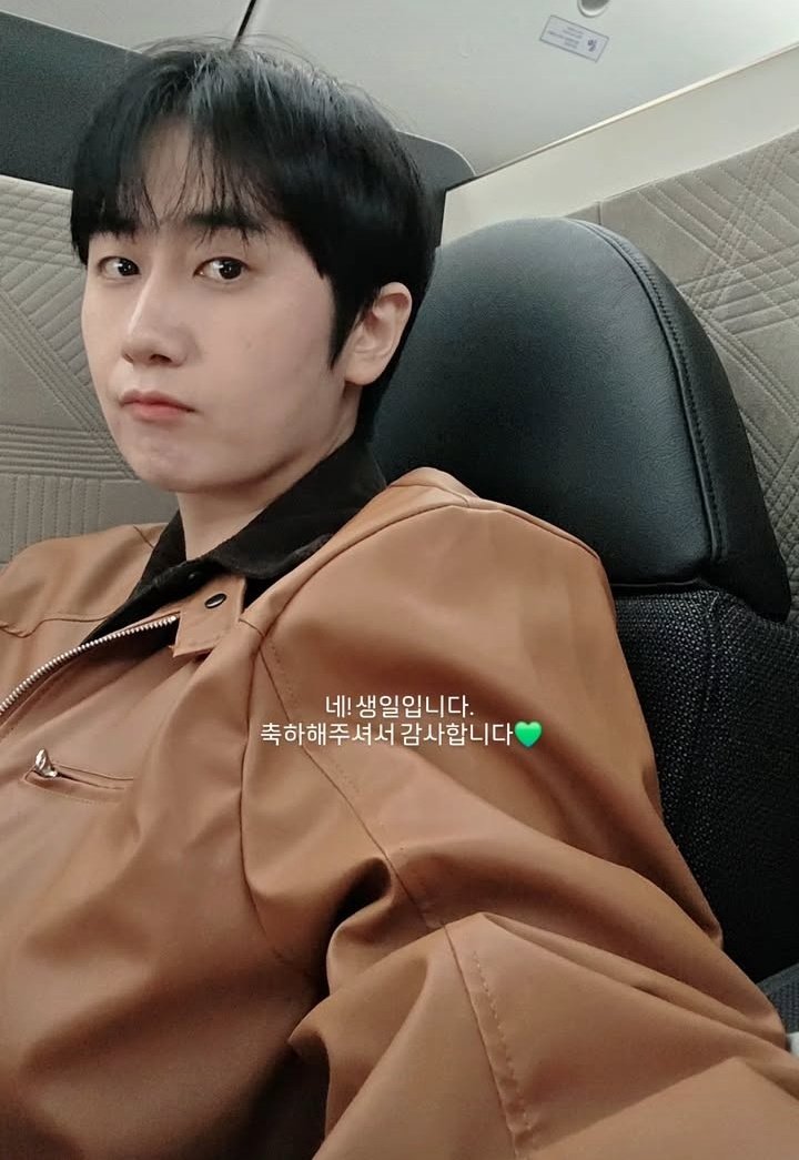 JaneTSKimKim's tweet photo. Feliz cumpleaños al rey de las selfies !!
🎂👑💚💕✨🎼🎶
#happyday_허영생
#HappyYoungSaengDay 
#HEOYOUNGSAENG 
#허영생  #더블에스501 
#TripleS #YES
#SS501 #FIVE_O_ONE 
#DoubleS301 https://t.co/q33VPUbdbO