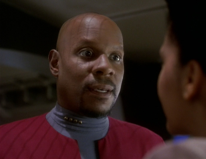 JanelleWaz's tweet photo. This is what fear in Ben Sisko's eyes looks like. #DS9 #Indiscretion #allstartrek https://t.co/0CSEHNnEN7