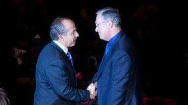 Aunque no parezca, nuestro planeta mantiene un balance perfecto, así como hay chairos, también hay gente como Felipe Calderón y Ricardo B. Salinas Pliego que aman a México y lo quieren chingón.

No des RT! Se podría activar la alerta sísmica por las maromas que darán los chairos!