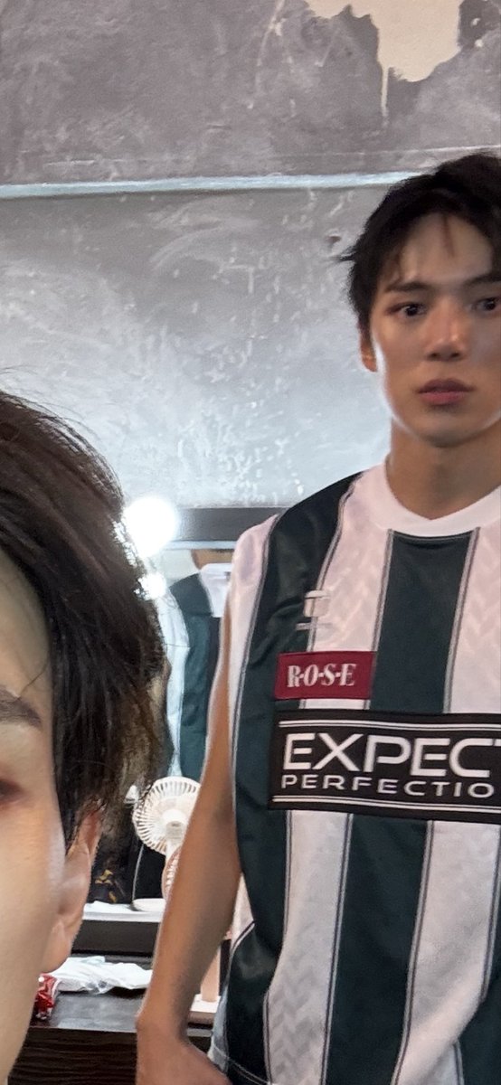 OfficialMONSTAX's tweet image. 11월의 시작을 알리는 이민혁이 
생일이 왔구나 축하한다!🎉 
매사에 지혜롭고 적극적으로 임해줘서 
같은 멤버로서 참 고맙고 든든하다 ㅎㅎ  
피자도 먹고 즐겁고 좋은 하루 보내 (with 사람좋은미소) #셔누 
#민혁으로물든하루1103