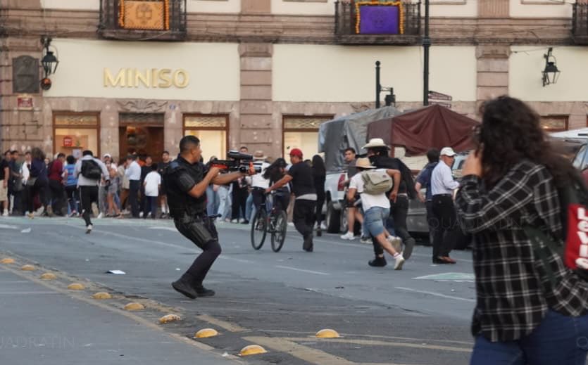 No mames con la foto de Agencia Quadratín!!!

Policías encañonando a manifestantes en la protesta de hoy!! De vergüenza lo de hoy por parte de Alfredo Ramírez Bedolla.

Visita jlmnoticias.com 

#JLMNoticias #JoséLuisMorales #Aguascalientes #Ags #NiMasNiMenos