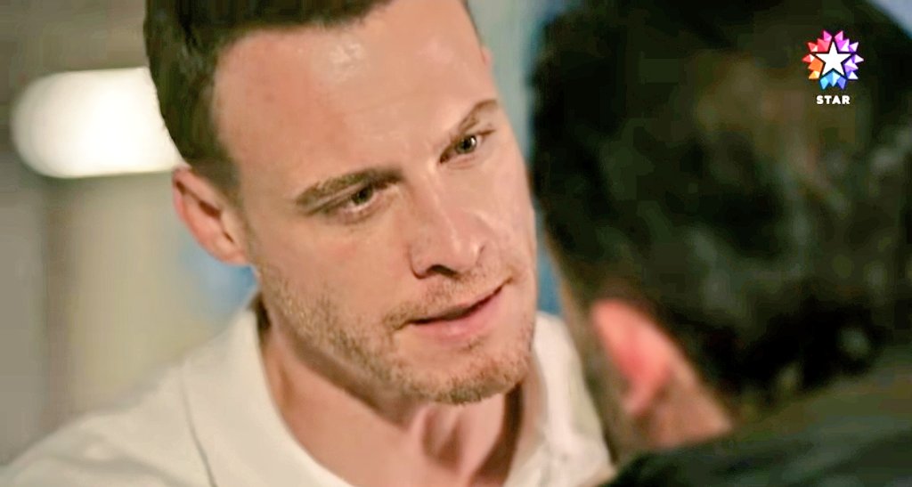 Gorgeously hot 🔥

#Carpıntı #KeremBürsin