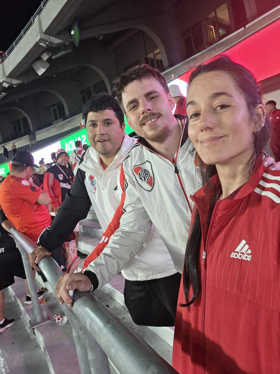 Cómo siempre estuvimos.
El domingo cueste lo que cueste.