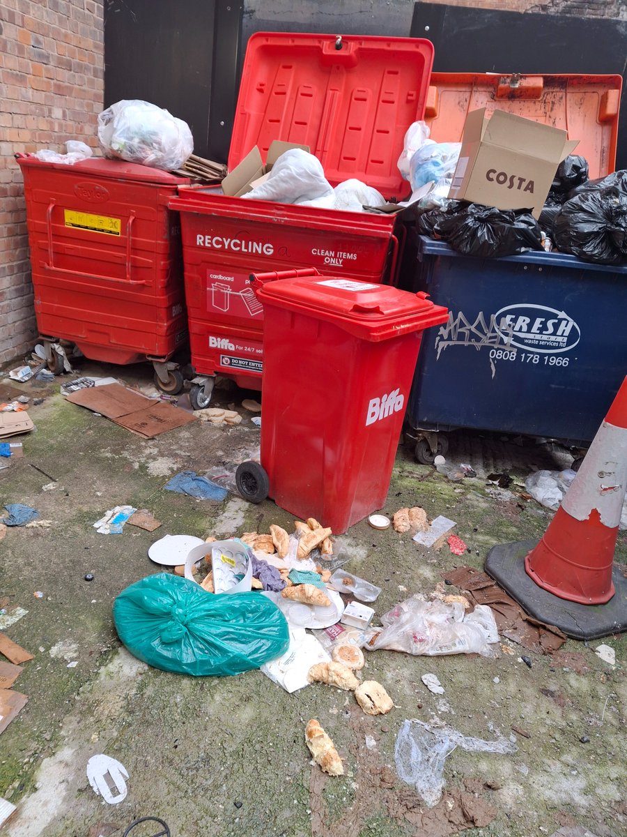 elasticaboy's tweet image. DIRTY....DIRTY....DIRTY.
#Costa #costacoffee #DIRTY
#merseyway #Stockport