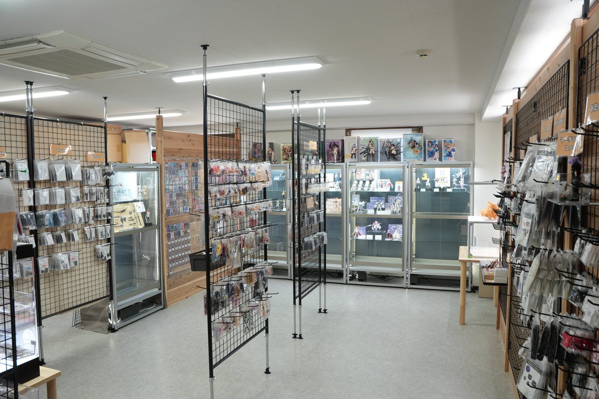 13時から営業開始です～

そういえば店内写真上げてませんでした🤣
ぜひお越しください！