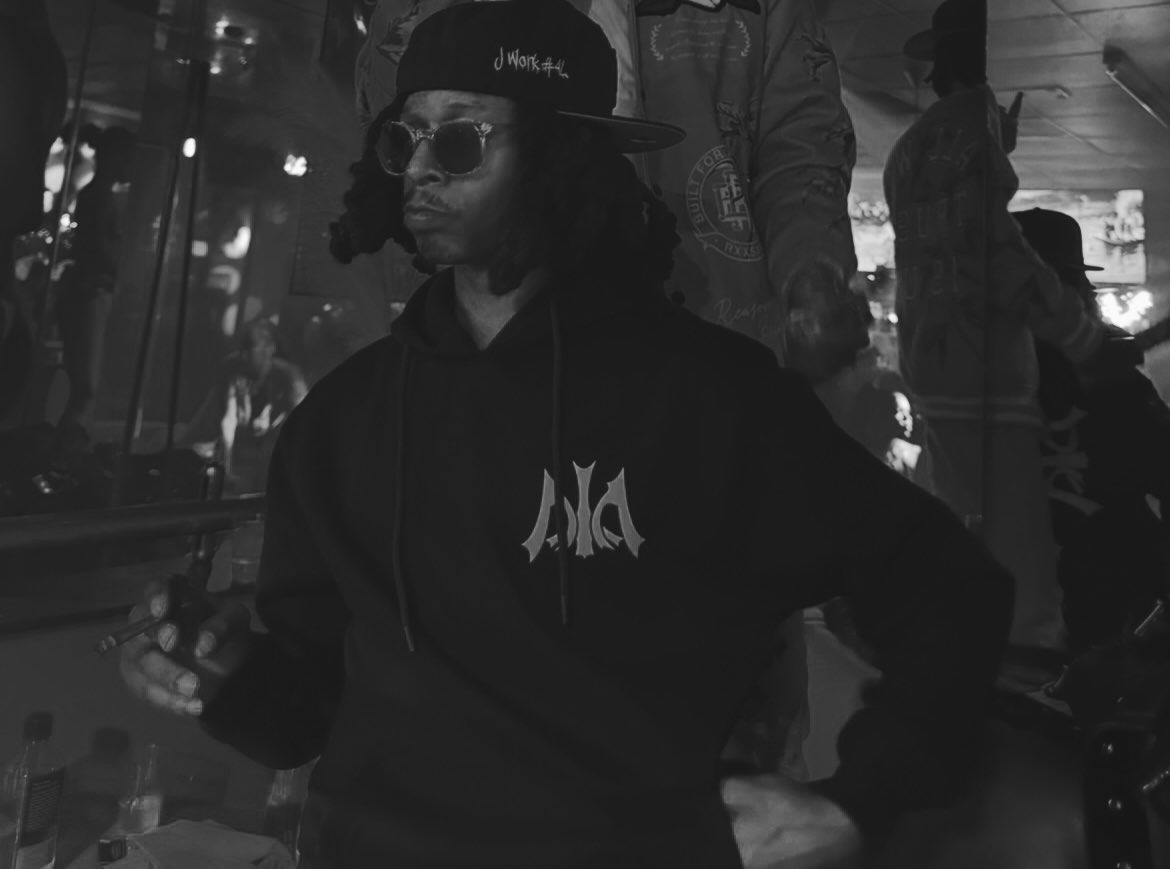 scumsupr's tweet photo. Everything in my lil pocket I throw it 💸🥷🏾 https://t.co/K6DJeIVLCG