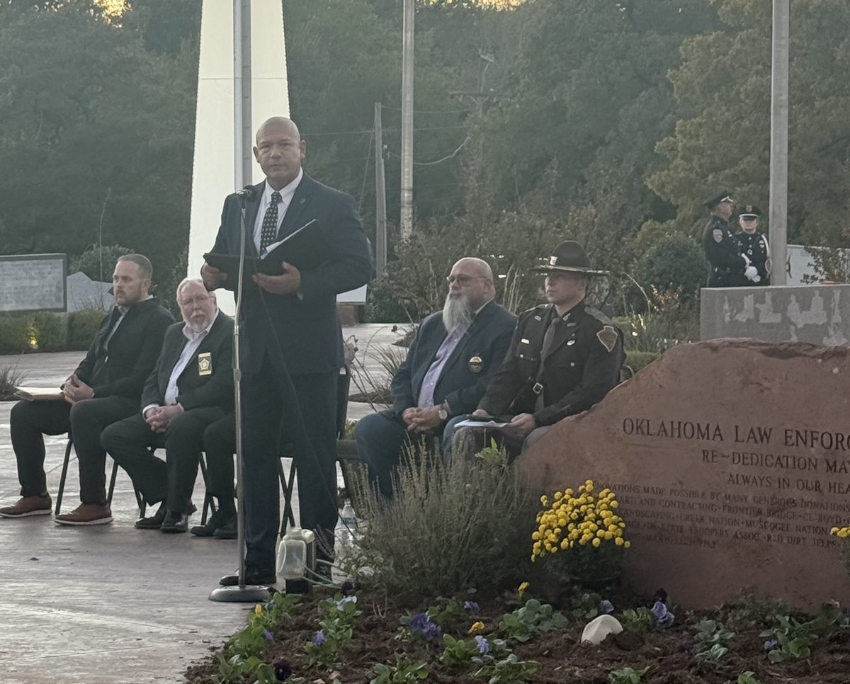 TCSO's tweet image. Tonight, Sheriff Regalado was honored to speak at the state fallen officers memorial for the Blue Light ceremony. It honors law enforcement members who lost their lives while serving and protecting their communities. We thank them and honor them for their sacrifice.
