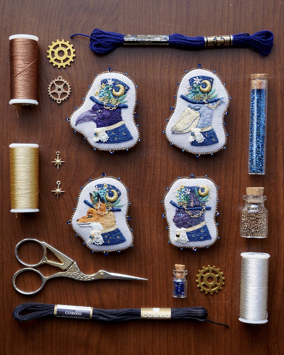 本日(11/3)の19:00から
「手刺繍ブローチ星花咲く帽子のシリーズ」
販売をミンネにて開始します(各1点)

minne.com/@kaaaniiipan

黒猫、ハシビロコウ、カラス、キツネの4種類です。
見に来て頂けますと嬉しいです。