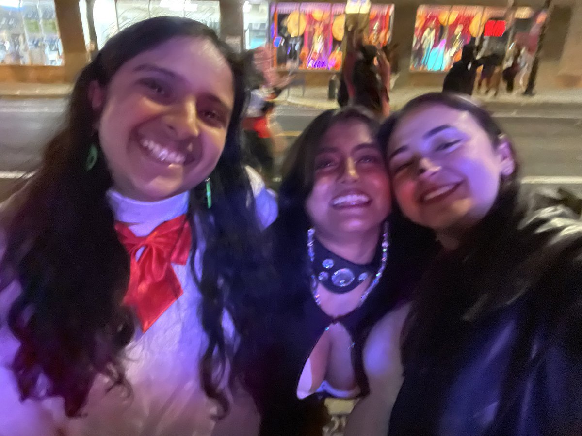 jungkookLN4's tweet image. #blessed #drunk #spooky #twotiramisucakes