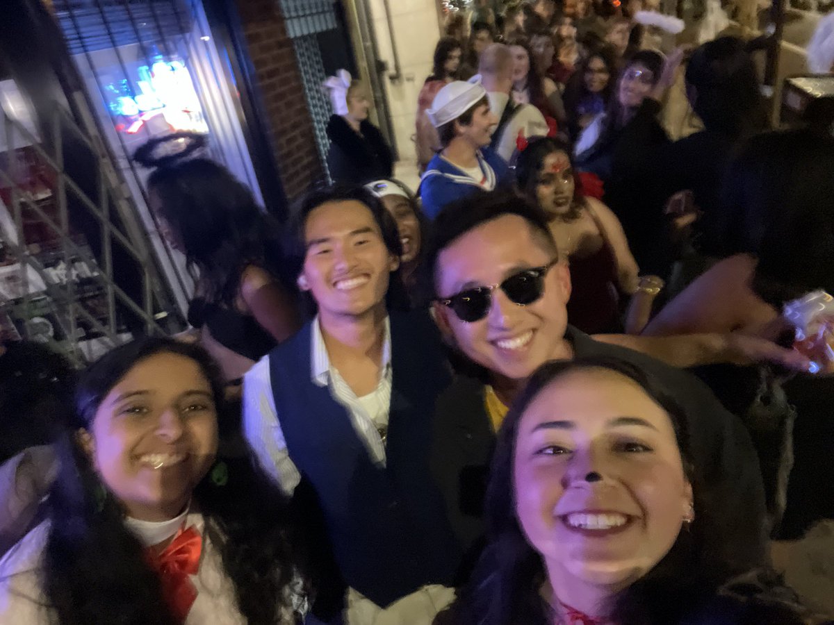 jungkookLN4's tweet image. #blessed #drunk #spooky #twotiramisucakes