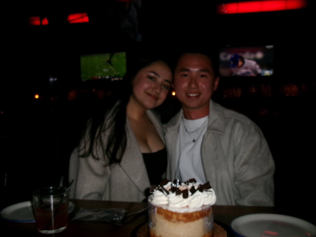 jungkookLN4's tweet image. #blessed #drunk #spooky #twotiramisucakes