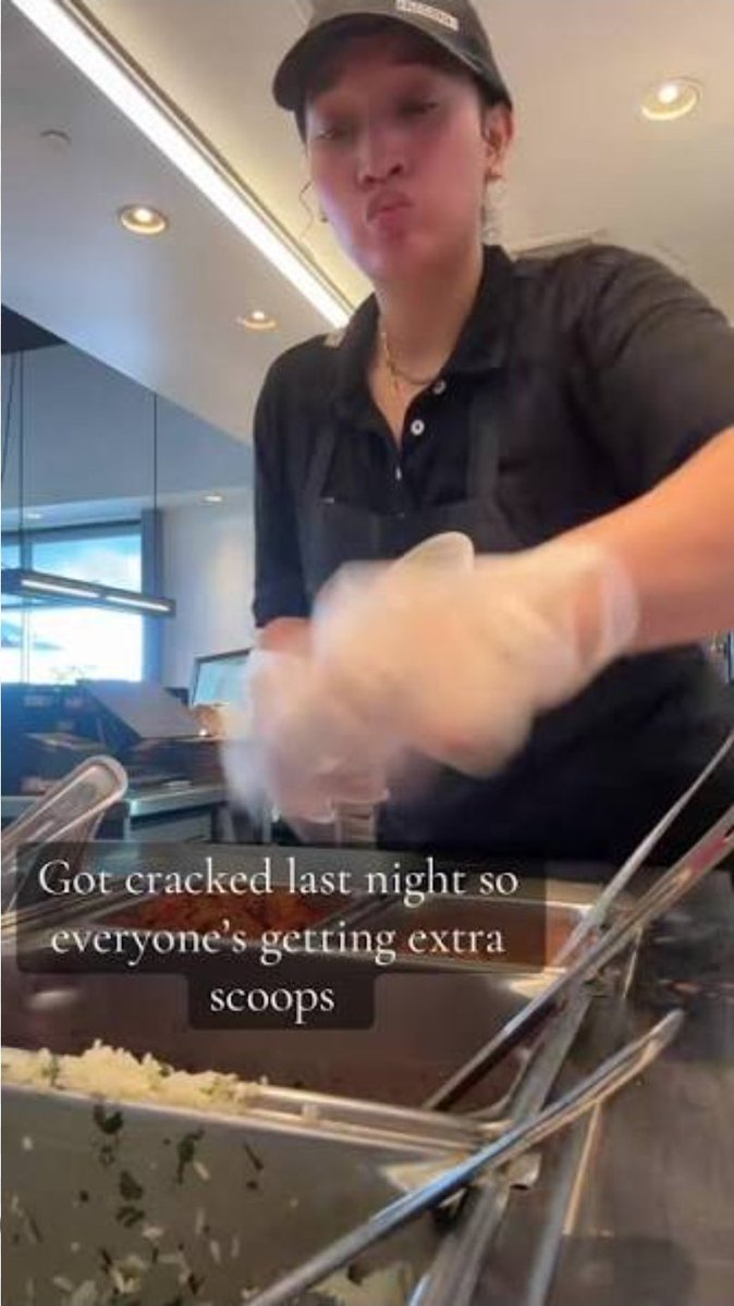 awdisu's tweet photo. I thought it was a meme, but it must be true 💀💀
Chipotle lady hooked it up tonight https://t.co/ebBN9Ch6Wi