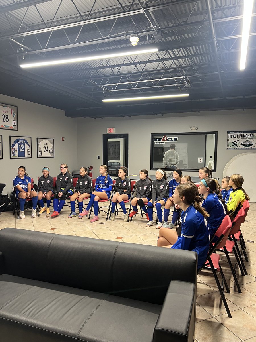 ISCgirls's tweet image. An undefeated weekend deserves to be celebrated! Our U13-14 teams earned 5 wins against great opponents today 😤

U13 GLA vs Steel City FC, W 4-0 

vs. Indy Eleven 
U13 RL, W 4-1
U14 RL, W 5-1
U13 ECNL, W 3-1 
U14 ECNL, W 1-0  

#ISC #teamwork #GRIT