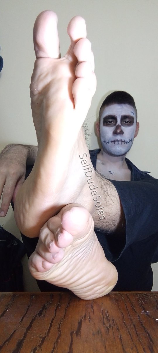Time to rest 

#feet #boy #malefeet