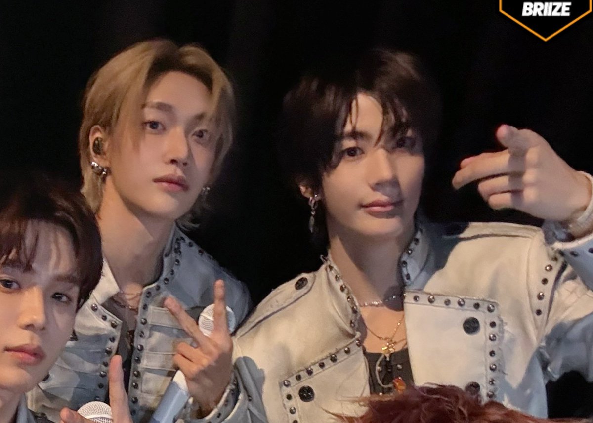 251103 위버스 미디어 단체사진