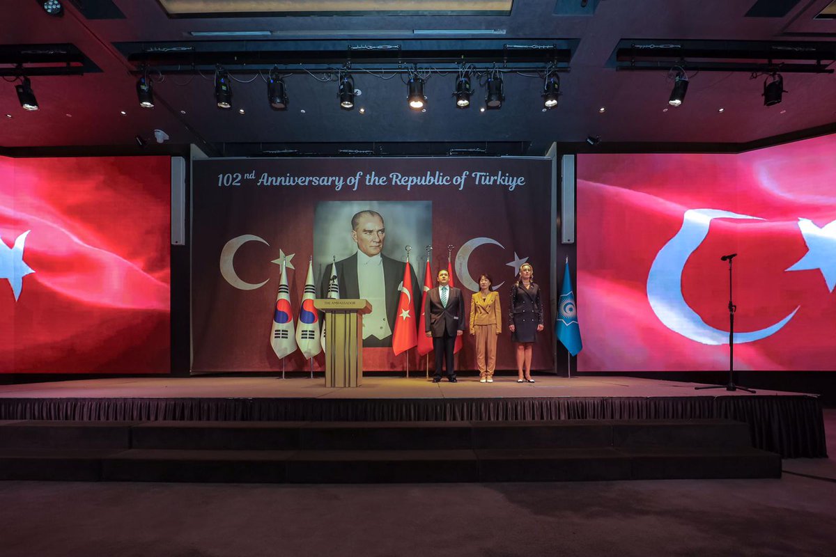 TC_SeulBE's tweet image. Cumhuriyetimizin 102. kuruluş yıldönümünü Koreli dostlarımız ve vatandaşlarımızla birlikte coşku ve gururla kutladık. 

Kore Vatanseverler ve Gaziler Bakan Yardımcısı Sayın Kang Yun-jin, resepsiyonumuza onur konuğu olarak katıldı.