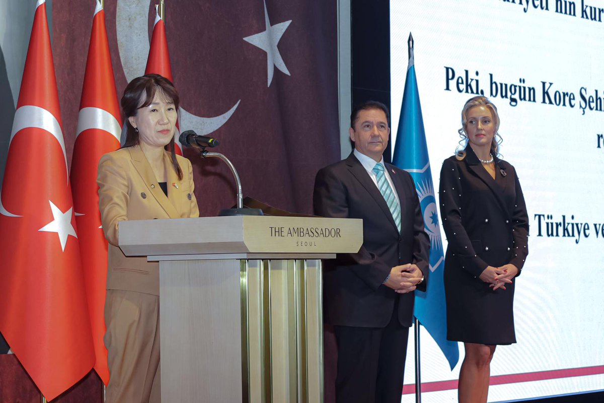 TC_SeulBE's tweet image. Bizlere Cumhuriyeti armağan eden başta Gazi Mustafa Kemal Atatürk ve silah arkadaşları olmak üzere tüm kahramanlarımızı saygı ve minnetle yad ediyoruz. 

튀르키예 공화국 수립 102주년을 형제의 나라 대한민국 국민들과 우리 국민들이 함께 자리하여 기쁨과 자부심으로 축하했습니다.