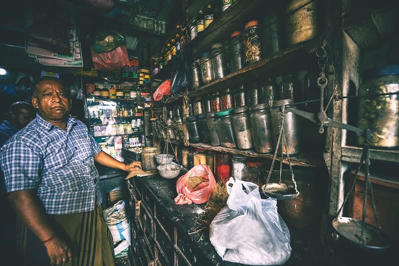S_MorningLight's tweet image. 𝐒𝐢𝐧𝐡𝐚𝐥𝐚 𝐁𝐞𝐡𝐞𝐭𝐡
A traditional Ayurvedic medicine store in Grandpass, Oct 2025.  𝘚𝘪𝘯𝘩𝘢𝘭𝘢 𝘣𝘦𝘩𝘦𝘵𝘩 (Sinhalese medicine) is in fact a mix of #Ayurveda, Sinhalese #𝘏𝘦𝘭𝘢𝘞𝘦𝘥𝘢𝘬𝘢𝘮a &amp;amp; Tamil #Siddha. More@ wp.me/p331hA-5Xd

#urbanexplorer
