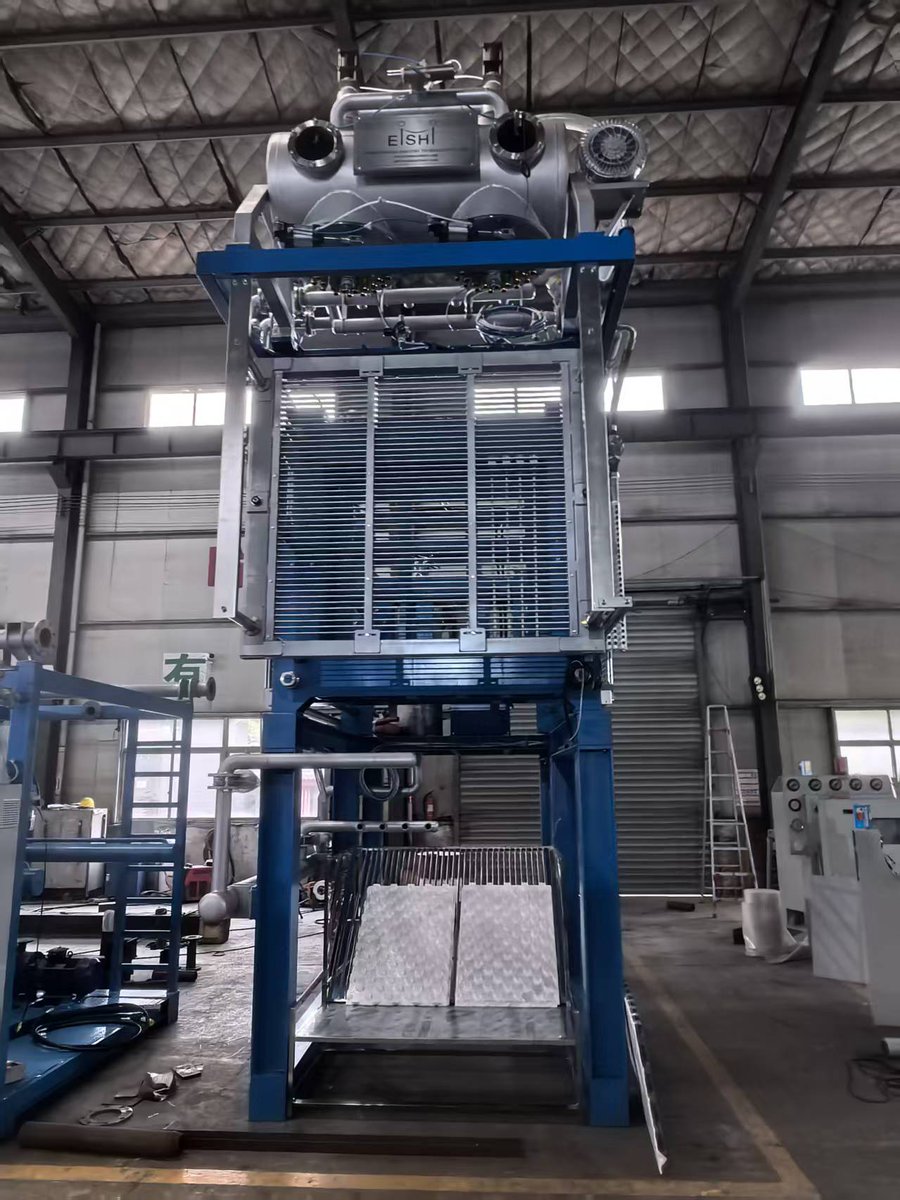 Alex09447309's tweet photo. EPS heat floor shape molding machine with independent vacuum, good making EPS heat floor, EPS box, EPS helmet and other EPS products. whatsapp 008618521561566.
#epsfloormoldingmachine #epsundergroudfloormoldingmachine  #epsheatfloormachine #epsmoldingmachine #epsboxmoldingmachine https://t.co/2QNdADUI0u