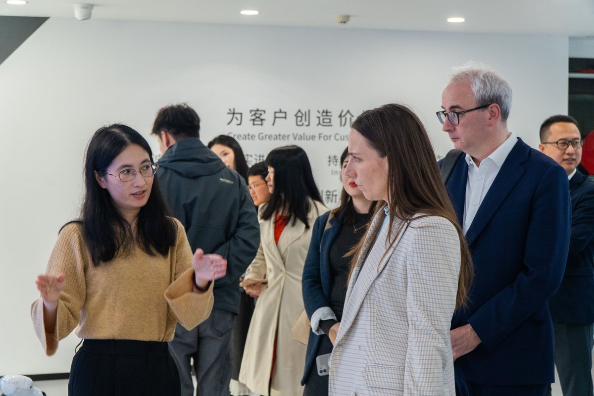 DeepRobotics_CN's tweet image. Honored to host a high-level delegation organized by the British Embassy in Beijing and Consulates in Shanghai &amp;amp; Guangzhou at DEEP Robotics HQ in Hangzhou!

Together, we explored collaboration opportunities in embodied AI, robotics, and smart innovation—bridging the future of…