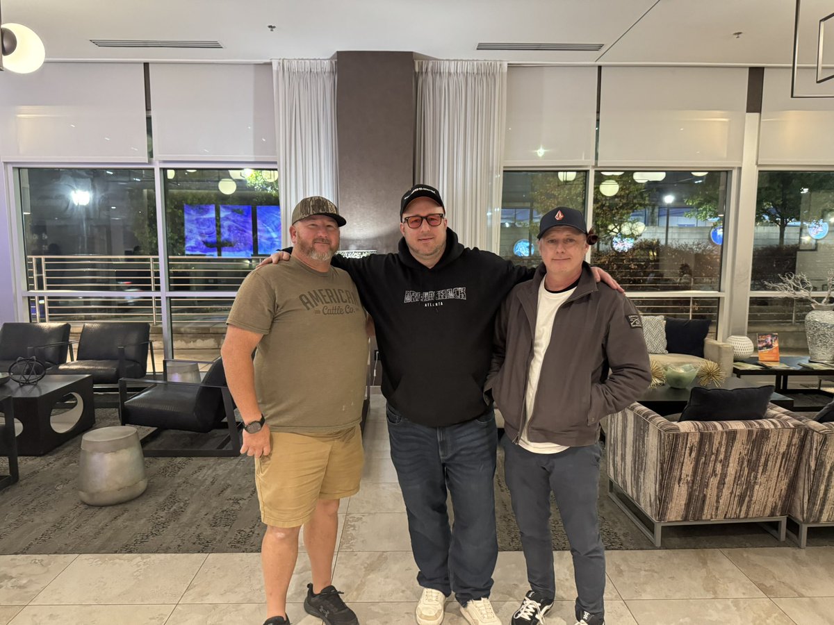 Big shout out to everyone at <a href="/DreamHackNA/">DreamHack North America</a> <a href="/kick/"></a> and <a href="/alwaysgiveback/">Always Give Back</a> for such a great time and here’s to the future! From your team with <a href="/amlegiongaming/">American Legion Gaming</a>, <a href="/DJKeens/">That One Coastie You Know</a> myself and <a href="/AllenEdwards33/">Allen Edwards</a>