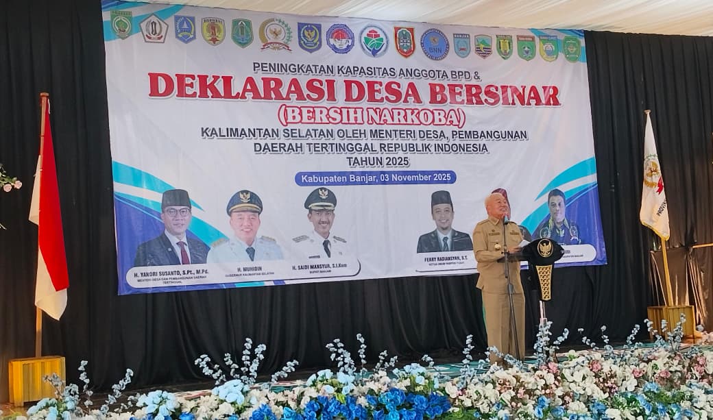 Menteri Desa PDT, Bpk.Yandri Susanto, menghadiri acara deklarasi desa bersinar (bersih dari narkoba) di kab. Banjar, KalSel, 3 Nov 2025

#DesaBersihDariNarkotika
#TerimaKasihYandriSusanto
#SelamatkanDesaDariNarkotika
#DesaBersinar

<a href="/prabowo/">Prabowo Subianto</a>
<a href="/YandriSusanto/">Yandri Susanto</a>
<a href="/ArizaPatria/">Ariza Patria</a>