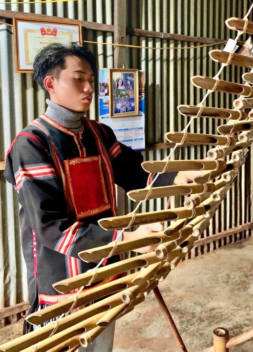 quangleh's tweet image. Bùi Ngọc Thanh innovates in agri-tourism, while Lu-Y Djoan, a Jrai musician, keeps ethnic sounds alive with gongs and the t’rưng xylophone.
Read more: en.baogialai.com.vn/gia-lais-young… 
#GiaLai #YouthInAction #CulturalHeritage #Vietnam #Inspiration #GiaLaiOnline