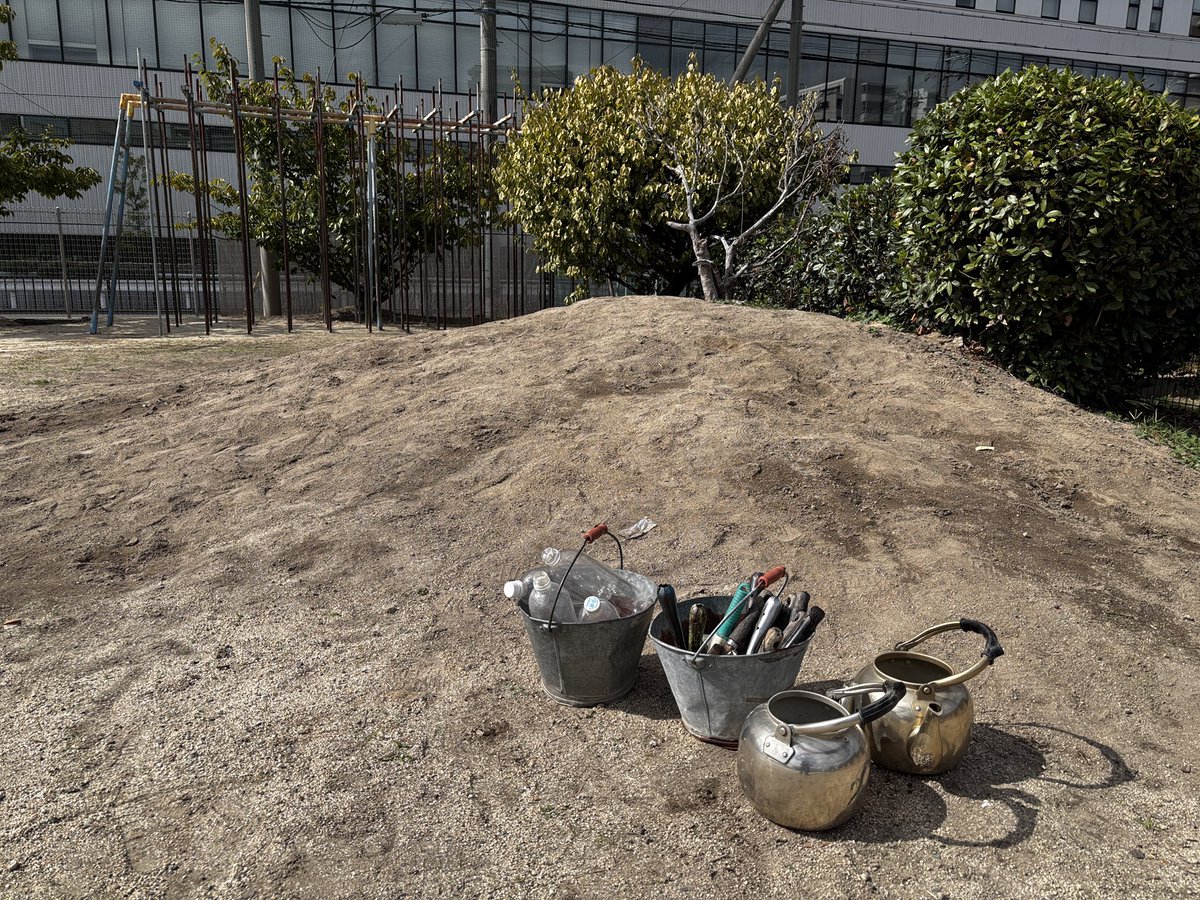 crm_i0's tweet image. 5年理科　流れる水のはたらき
山があったので、フル活用。
本当は上流の石、下流の石とか本物をもう少し用意したかったけど…