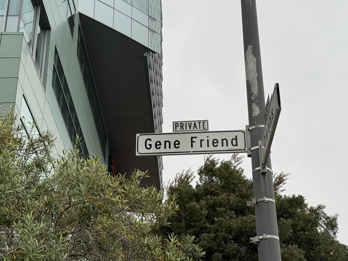 A path worth pursuing on mutliple levels (road close to <a href="/GladstoneInst/">Gladstone Institutes</a> in #SanFrancisco). Thankful to be committed in friendship and innovation for pharma and biotech! #PharmaAI #AI