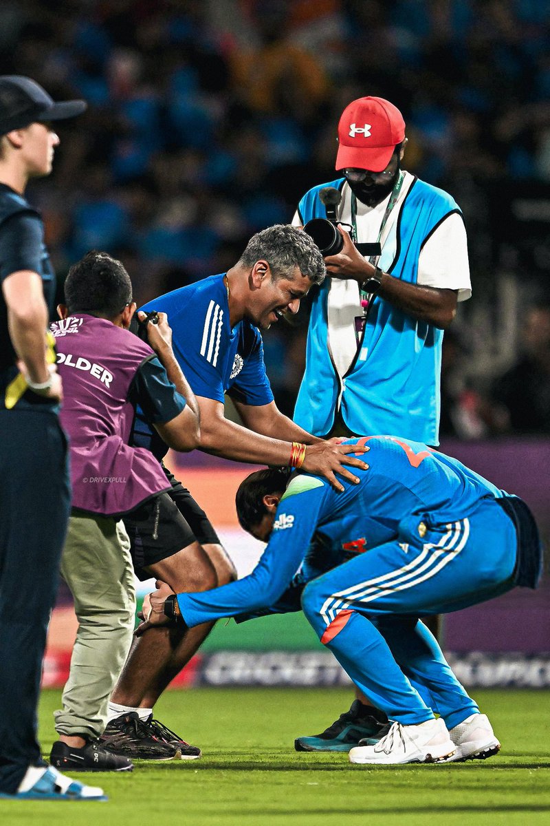 theskindoctor13's tweet image. Here is the perfect script for a Chak De India sequel :

He&apos;s Amol Muzumdar, one of the most prolific batters in Indian domestic cricket. On his Ranji Trophy debut for Mumbai in 1994, he scored 260. Nicknamed the “New Tendulkar”, he was touted as the next big thing in Indian…