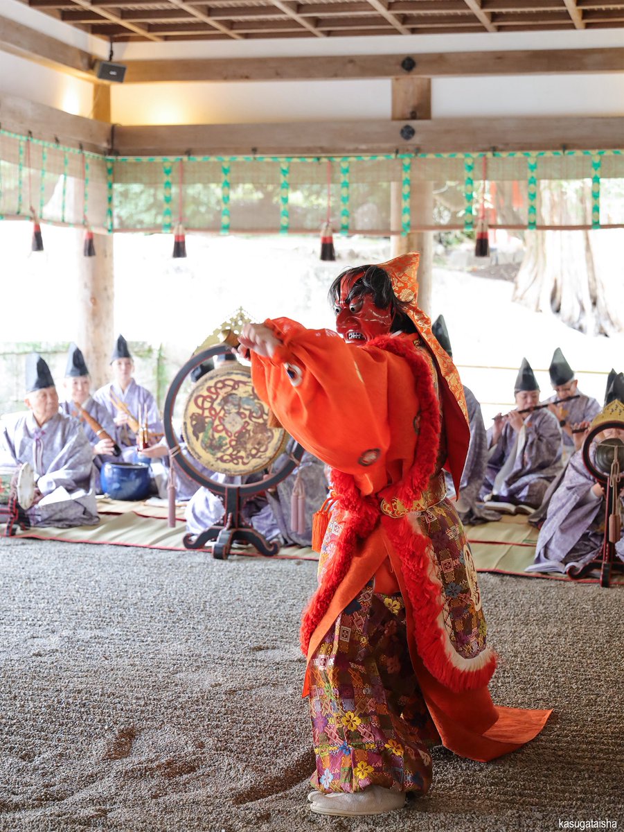 KASUGASHRINE's tweet image. 【11月3日 #文化の日】午前10時より #明治祭 が斎行されました。
明治天皇の御偉業を称え、皇室の弥栄(いやさか)、国のますますの隆昌をご祈念いたしました。
祭典の奏楽は #南都楽所 による奉仕と、また舞楽「抜頭」の奉納が行われました。
 #春日大社 #奈良 #神社 #南都楽所 #舞楽 #雅楽