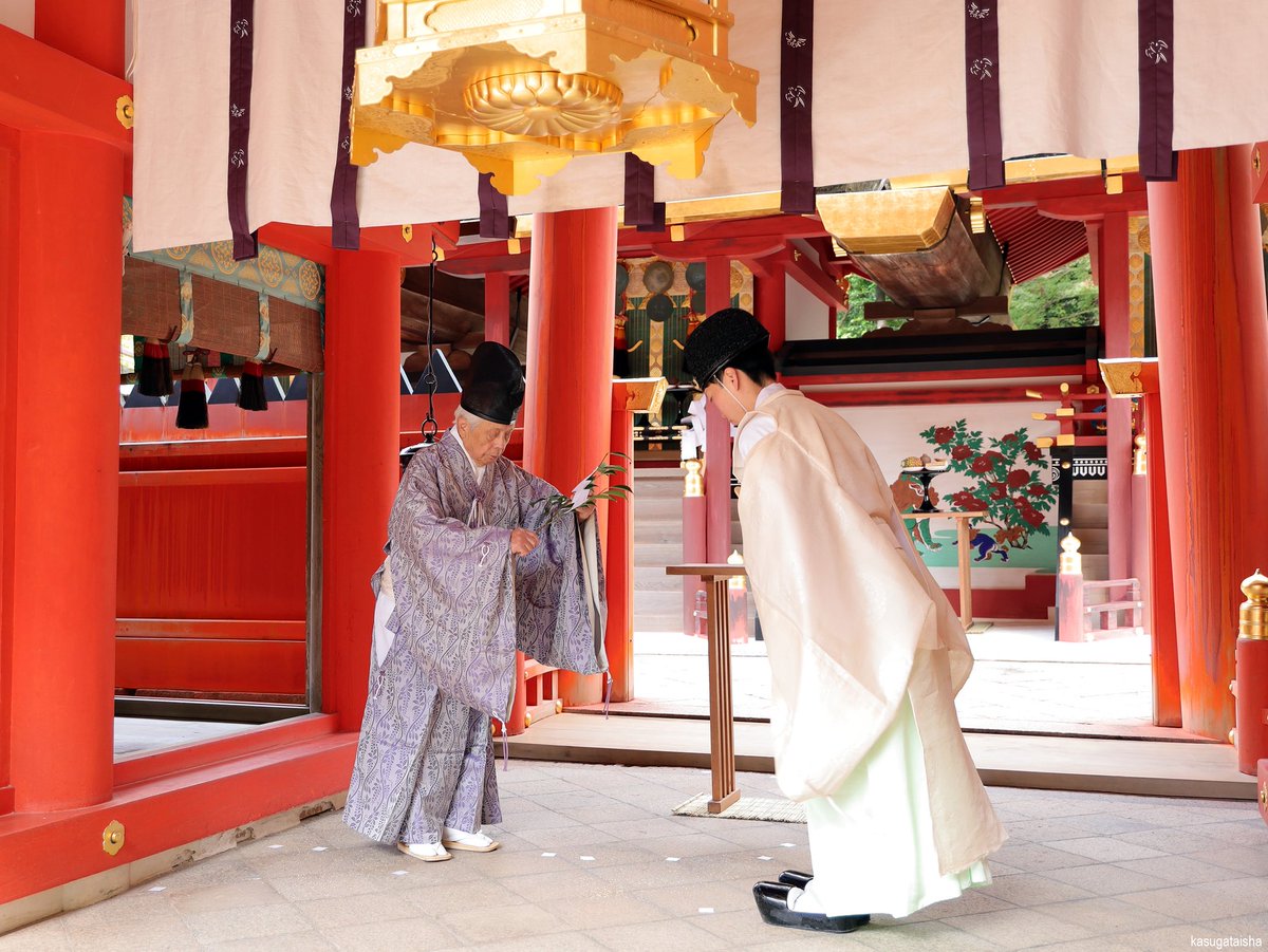KASUGASHRINE's tweet image. 【11月3日 #文化の日】午前10時より #明治祭 が斎行されました。
明治天皇の御偉業を称え、皇室の弥栄(いやさか)、国のますますの隆昌をご祈念いたしました。
祭典の奏楽は #南都楽所 による奉仕と、また舞楽「抜頭」の奉納が行われました。
 #春日大社 #奈良 #神社 #南都楽所 #舞楽 #雅楽
