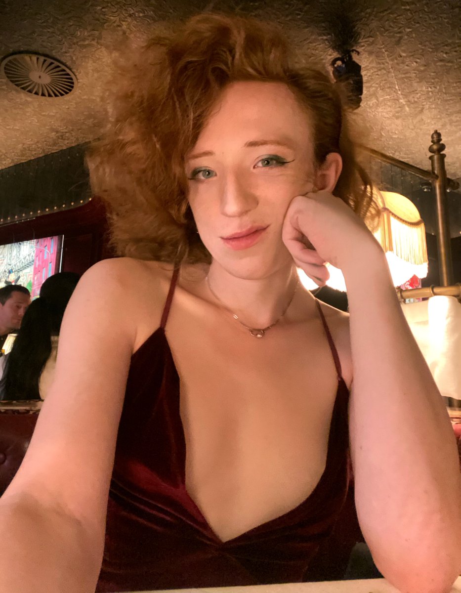 Wouldn’t life be easier if you just gave up all your stressful responsibilities and became a plaything for your domme trans girlfriend?

Relax baby, lay back and Mommy will take care of everything 🤍