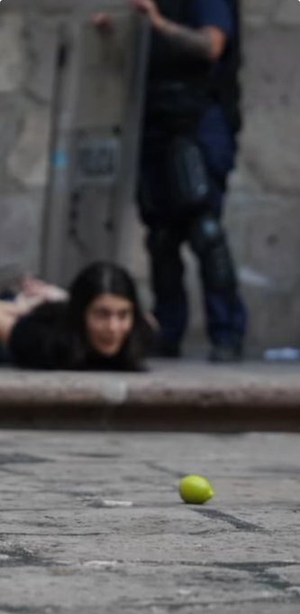 "Art. 39.- La soberanía nacional reside esencial y originariamente en el pueblo. Todo poder público dimana del pueblo y se instituye para beneficio de éste. El pueblo tiene en todo tiempo el inalienable derecho de alterar o modificar la forma de su gobierno." #Michoacán