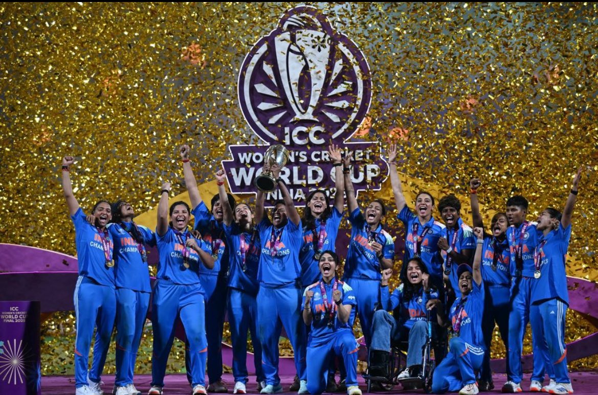 aap_rpsingh's tweet image. आज भारत की बेटियाँ ने इतिहास लिख दिया है🔥

भारतीय महिला क्रिकेट टीम ने दक्षिण अफ्रीका को हराकर अपना पहला वर्ल्ड कप जीता 🇮🇳

दक्षिण अफ्रीका को हराकर,इन बेटियों ने साबित कर दिया कि जब नीयत साफ हो और हिम्मत बुलंद,तो किस्मत भी घुटनों पर आ जाती है💪🔥

कभी धूप में तपती रहीं, कभी…