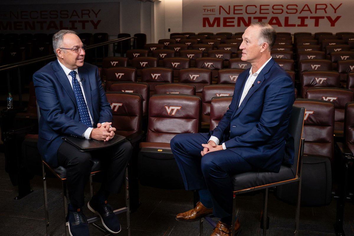 HokiesAudio's tweet image. 𝙃𝙖𝙥𝙥𝙮 𝘽𝙞𝙧𝙩𝙝𝙙𝙖𝙮 to the person who has brought so many iconic @HokieSports moments to life.

Have the best day, @BillRoth2020. Thanks for all that you do for Virginia Tech.

#Hokies 🦃📻