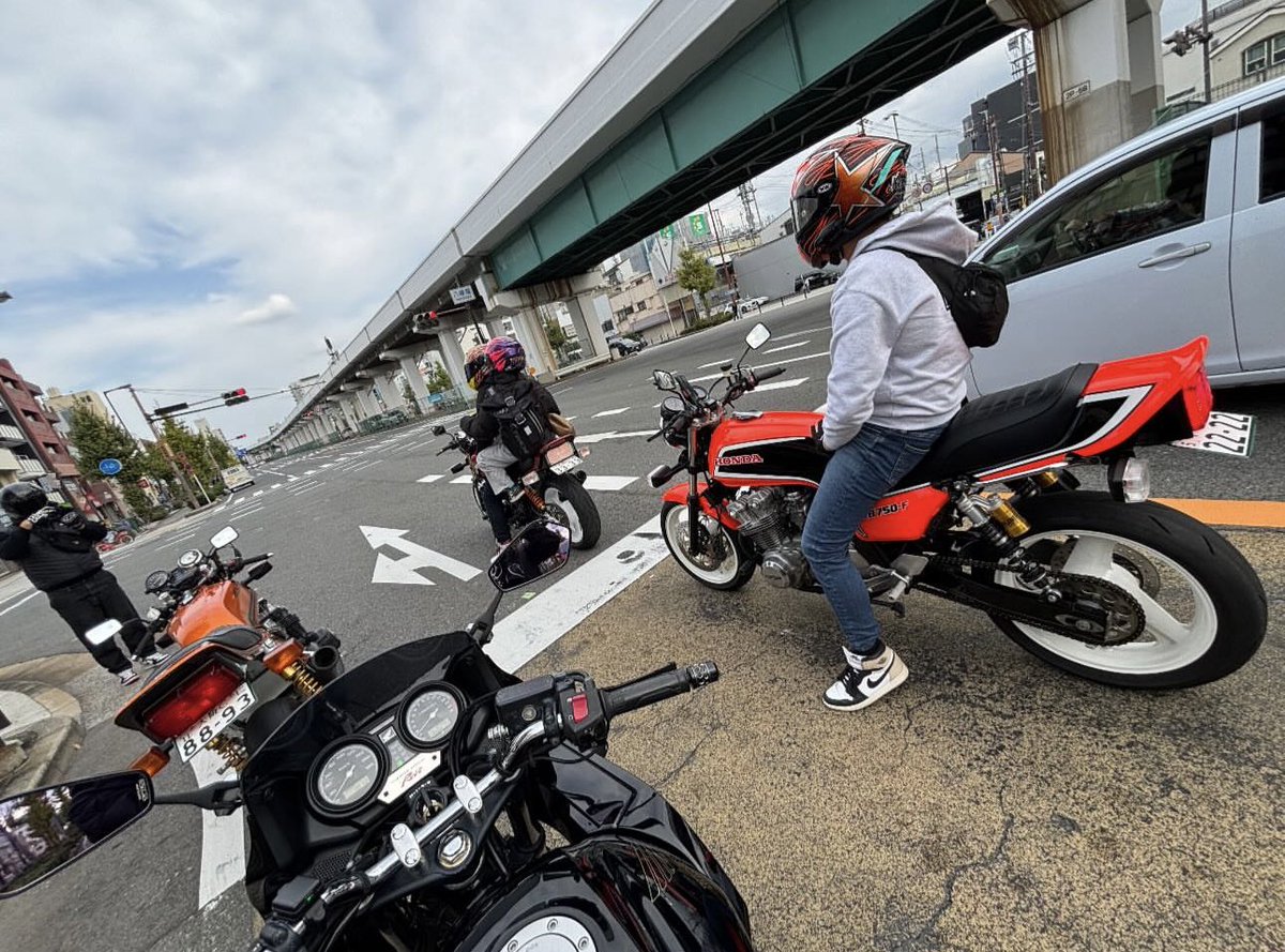 krh3s_25's tweet photo. 無事リメイク終えてCBミーティングに初参加。
今回もMIYOWORKSで全塗装から整備までいつも完璧な仕上がりありがとうございます🙇‍♂️

 #CB750F #CB890F #ナナハン
#ナナエフ https://t.co/8MituE3aie