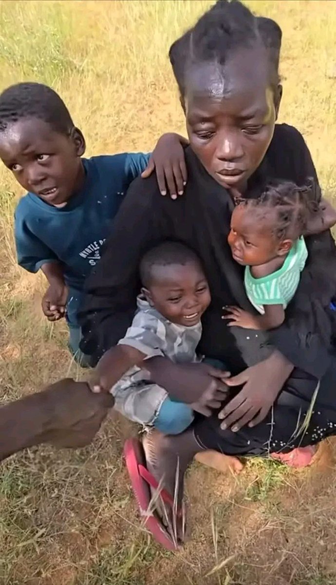 😭 Dear <a href="/hashsudan/"></a> <a href="/Sudan_tweet/">Sudan News 🇸🇩</a> <a href="/UN_Sudan/">United Nations Sudan</a> <a href="/SudanEmbassyRw/">SudanEmbassyRw</a> please stop this Genocide , it's very shame to saw the videos of innocent peoples died every single day.