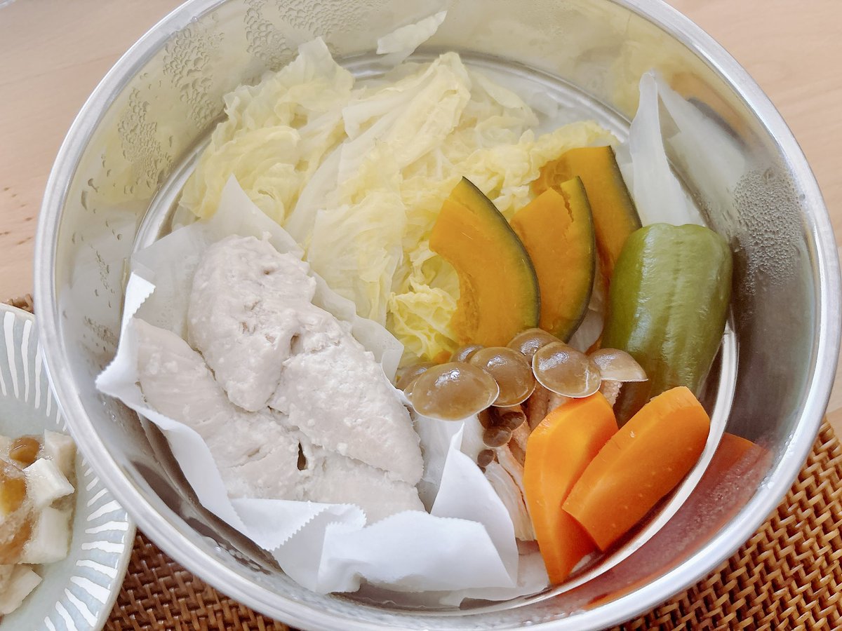 あさひるご。
ステンレス製蒸籠がスーパーで安かったので購入。見た目は味気ないけど扱い易いのは大きい。