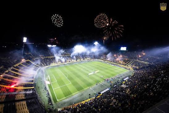 ¿La localía más fuerte del futbol uruguayo? 
✅12 victorias al hilo de Peñarol en el CDS y contando. 
Una fortaleza tanto en lo local como en lo internacional. Su gente se hace sentir y los jugadores responden.