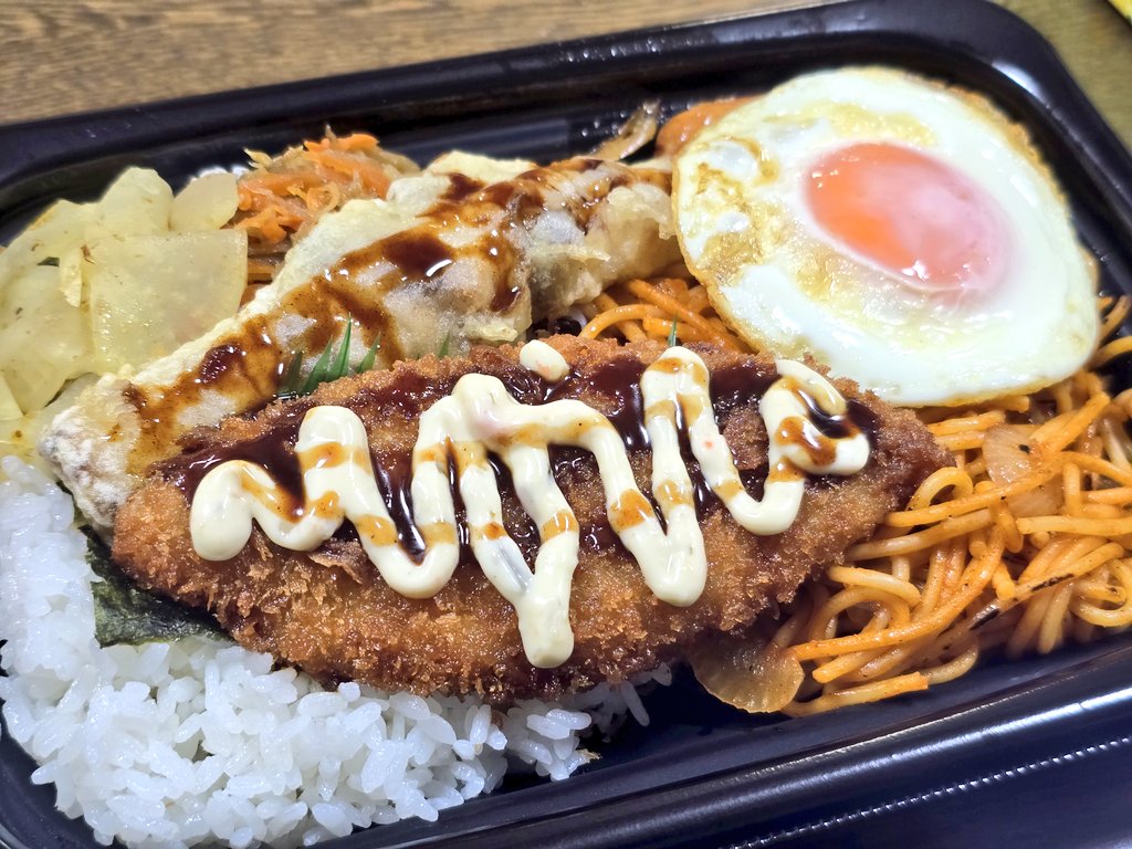 祖国の弁当エグすぎィィィ